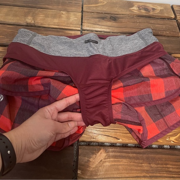 Lululemon Run 2-way Stretch Speed Short Size 6 - Picture 11 of 14